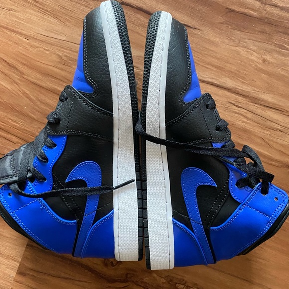 Brand new jordan 1 mid - Picture 8 of 11